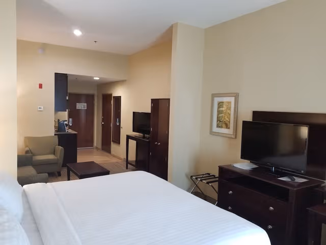 Suite, 2 Queen Beds, Accessible (Mobility, Accessible Tub)