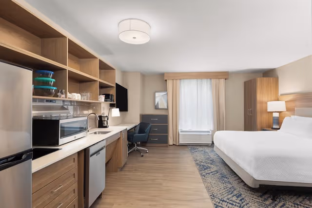 Studio Suite, 1 King Bed, Accessible (Communications)