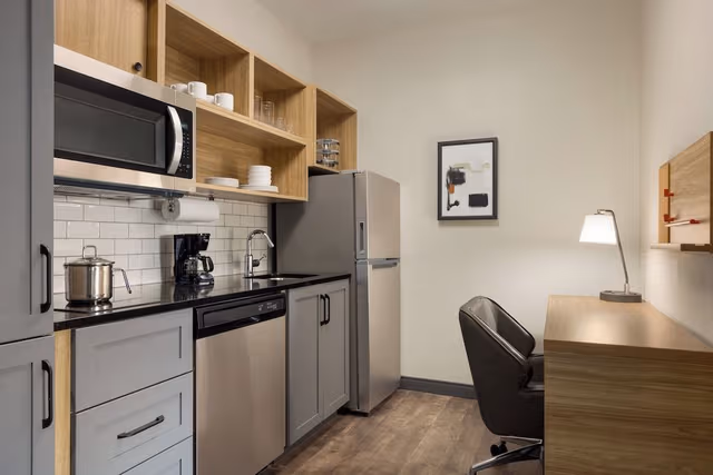 Studio Suite, 1 King Bed, Accessible (Communications)