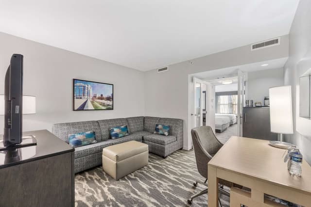 2 QUEEN BEDS 2 ROOM SUITE-SOFABED-NONSMOKING