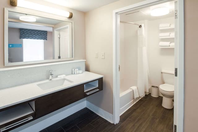 1 KING BED STUDIO SUITE NONSMOKING