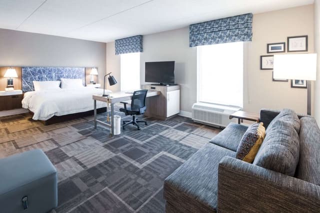 1 KING BED STUDIO SUITE NONSMOKING