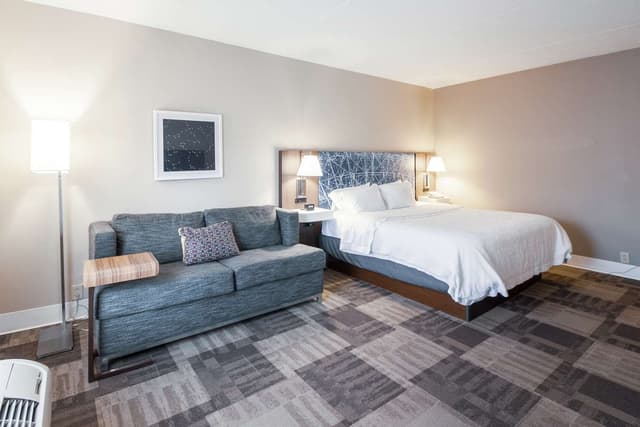 1 KING BED WITH BATHTUB NONSMOKING
