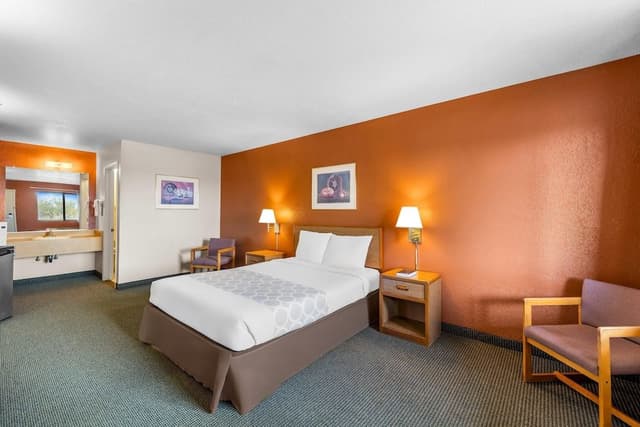 Standard Room, 1 Queen Bed, Non Smoking