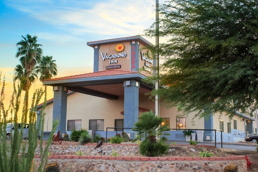 HOLIDAY INN EXPRESS GREEN VALLEY3