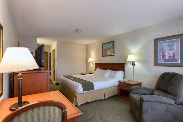 Standard Room, 1 King Bed