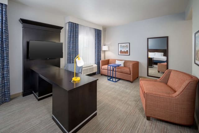 1 KING BED STUDIO SUITE NONSMOKING