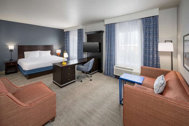 1 KING BED STUDIO SUITE NONSMOKING