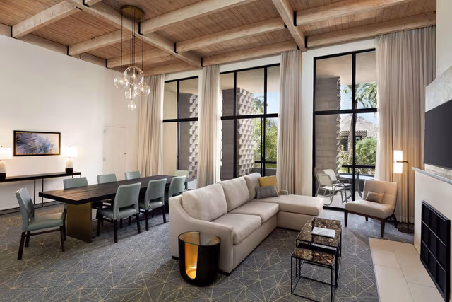 1 KING CANYON SUITE W/DINING - LIVING ROOM