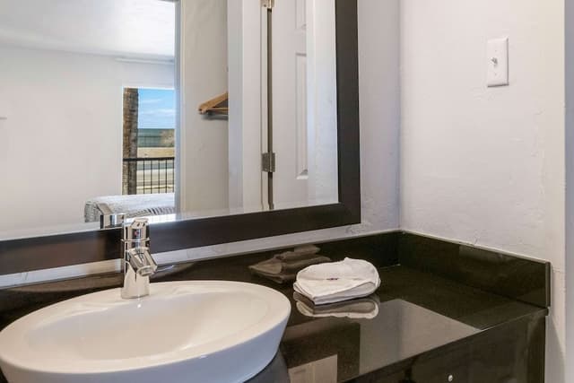 Standard Room, 1 King Bed, Mobility Accessible, Non Smoking