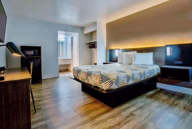 Standard Room, 1 Queen Bed, Non Smoking