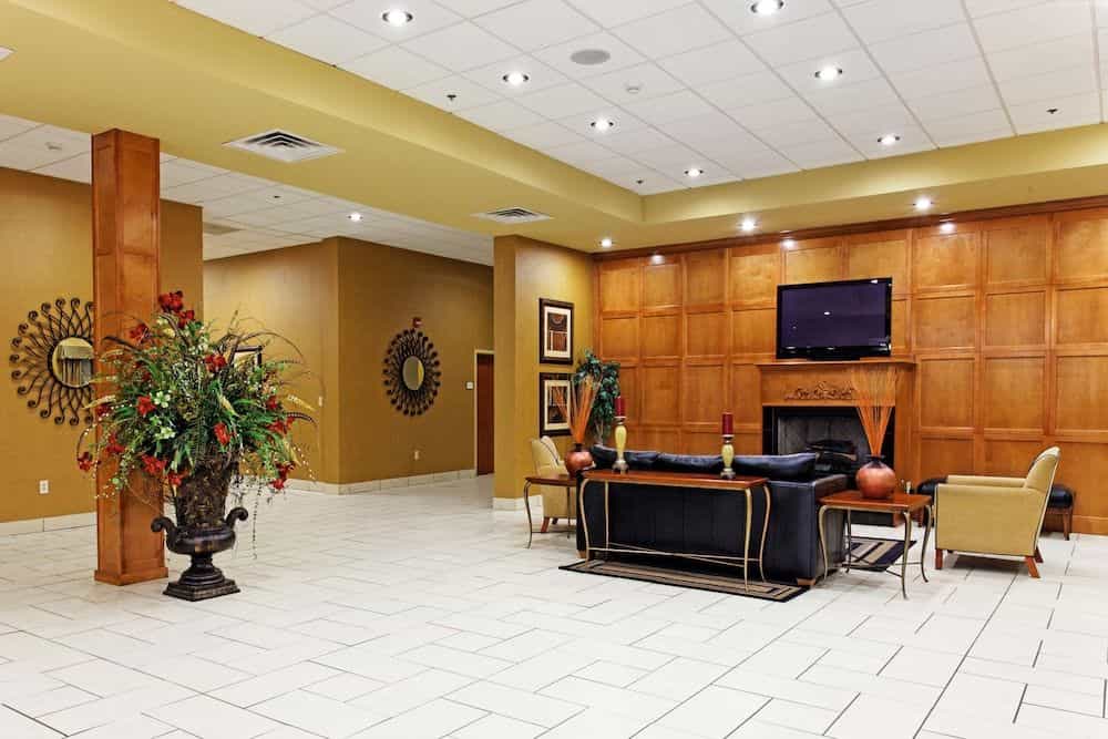HOLIDAY INN BATESVILLE