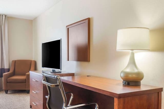Suite, 1 King Bed, Non Smoking