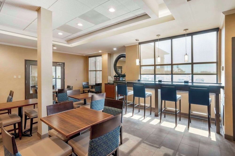 COMFORT INN & SUITES BLYTHEVILLE3