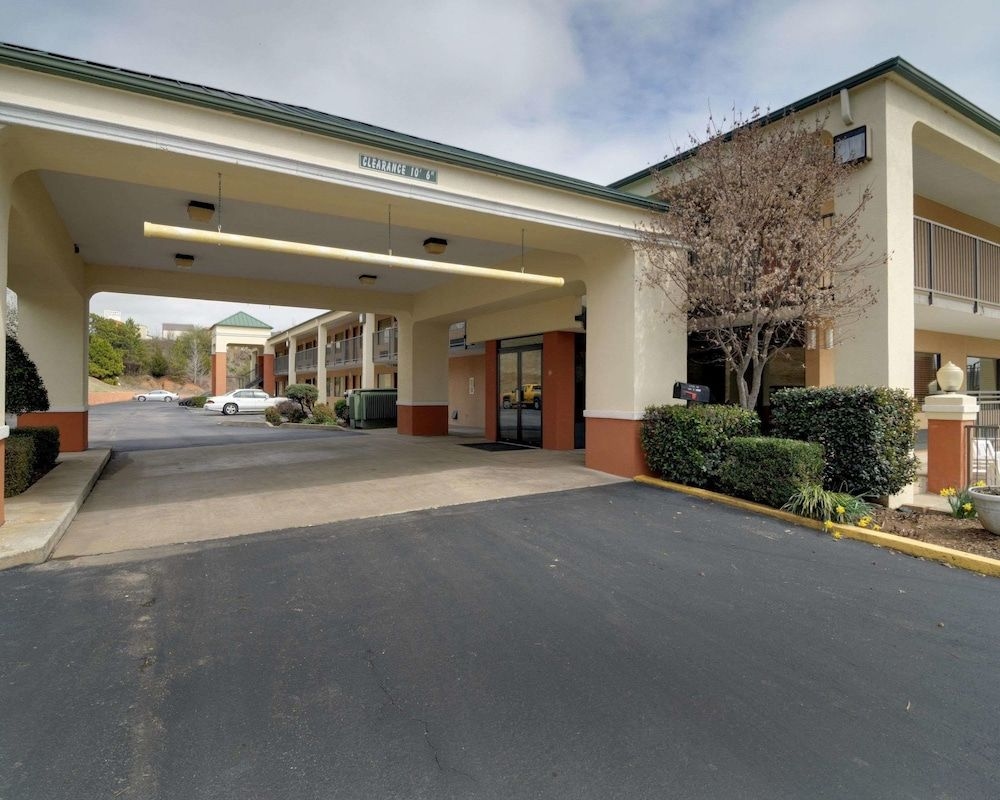 QUALITY INN & SUITES CLARKSVILLE1