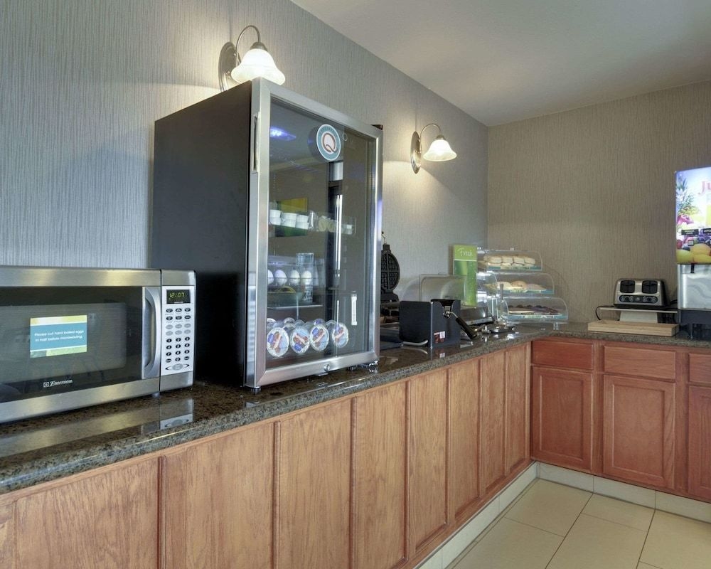 QUALITY INN & SUITES CLARKSVILLE2