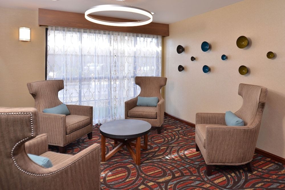 HOLIDAY INN EXPRESS & SUITES L2