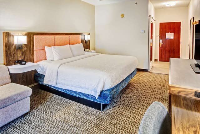 1 KING BED NONSMOKING