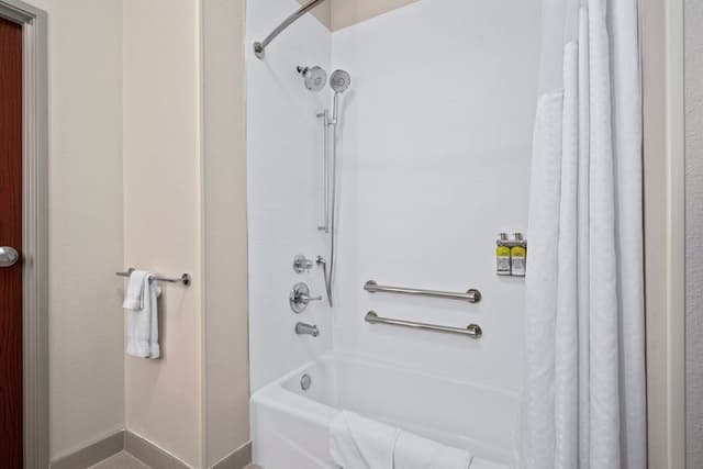 Standard Room, 1 King Bed, Accessible (Communications, Accessible Tub)