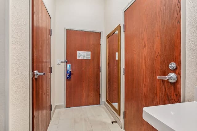 Standard Room, 1 King Bed, Accessible (Communications, Accessible Tub)