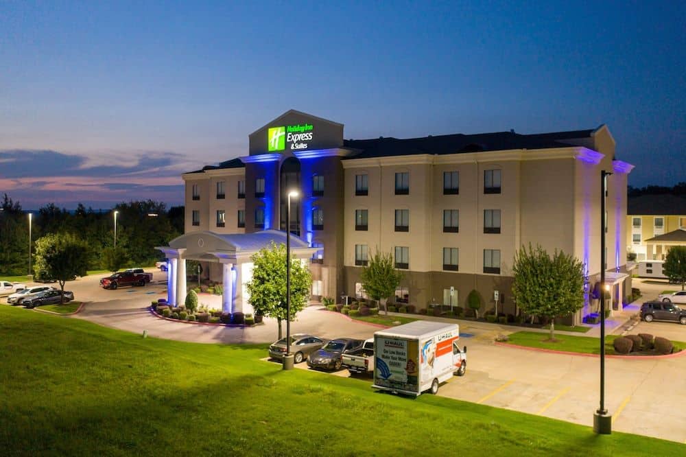 HOLIDAY INN EXPRESS & SUITES V HOLIDAY INN EXPRESS & SUITES V