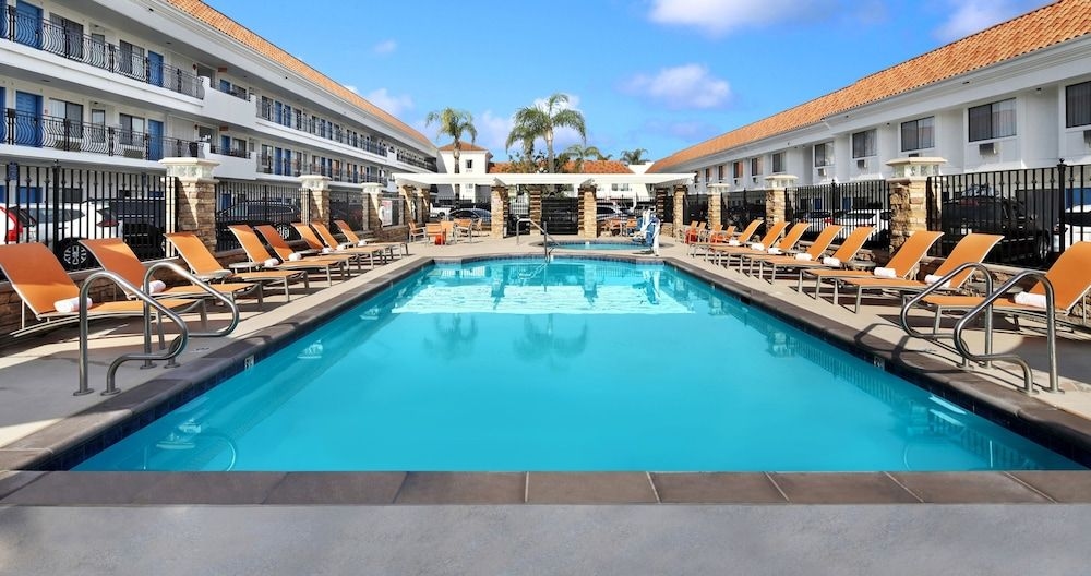 Tropicana Inn4