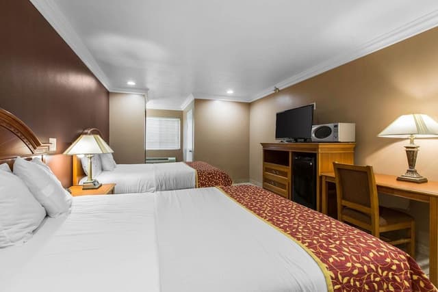 Standard Room, 2 Queen Beds, Non Smoking