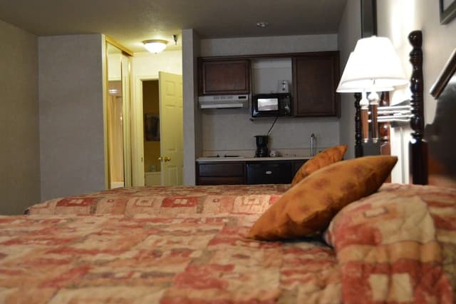 Room, 2 Queen Beds (Spa Tub and kitchenette)
