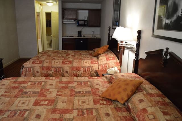 Room, 2 Queen Beds (Spa Tub and kitchenette)