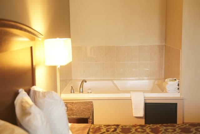 Deluxe Room, 1 King Bed, Non Smoking (Mobility/Hearing Impaired)