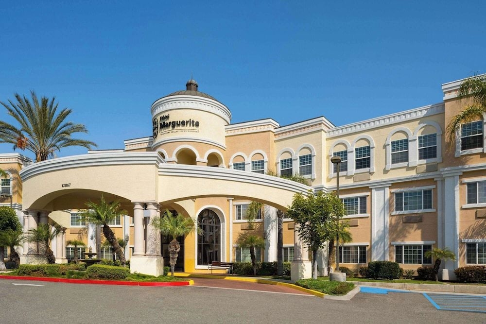 HOLIDAY INN EXPRESS & SUITES G0