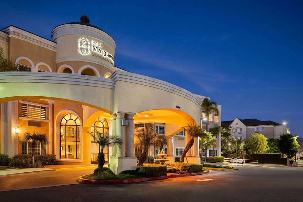 HOLIDAY INN EXPRESS & SUITES G3