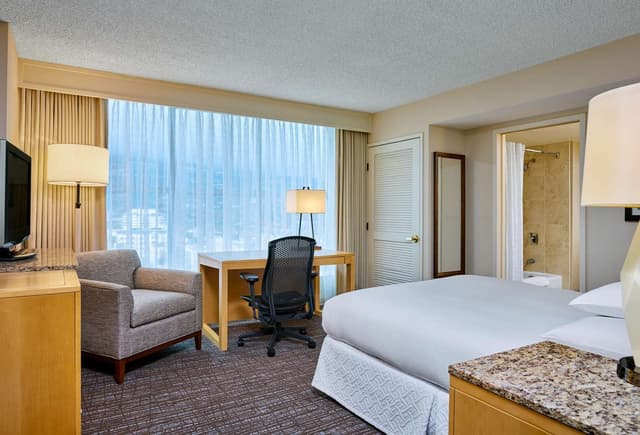 1 QUEEN BED