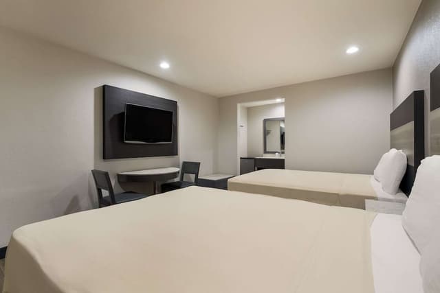 Standard Room, 2 Queen Beds, Non Smoking