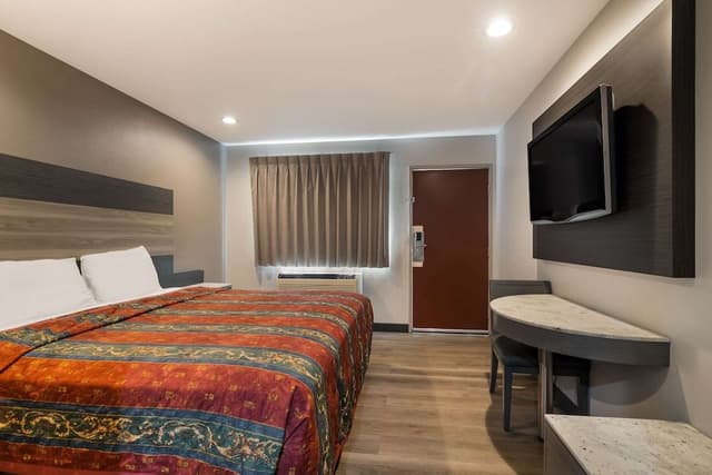 Standard Room, 1 King Bed, Smoking