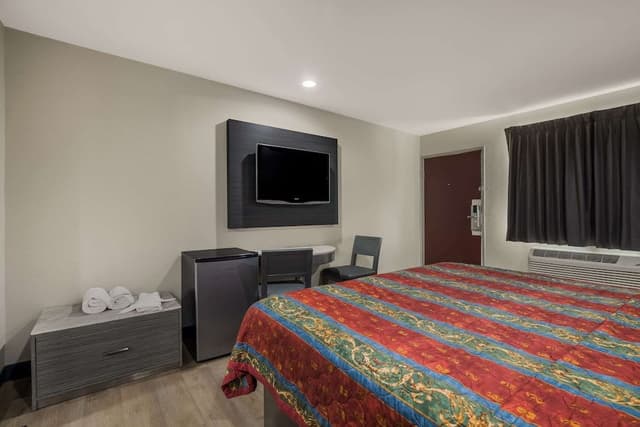 Room, 1 King Bed, Accessible, Non Smoking