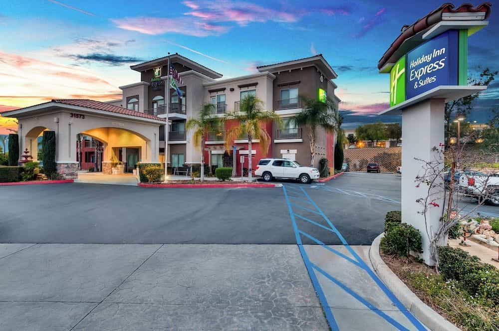 HOLIDAY INN EXPRESS & SUITES L