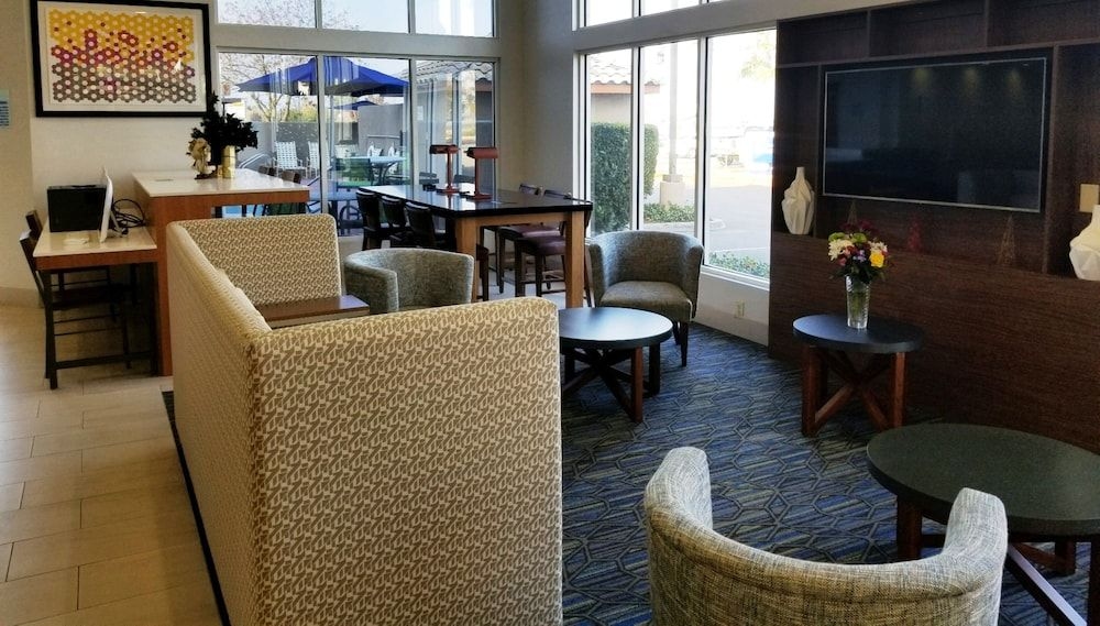 HOLIDAY INN EXPRESS MADERA-YOS4