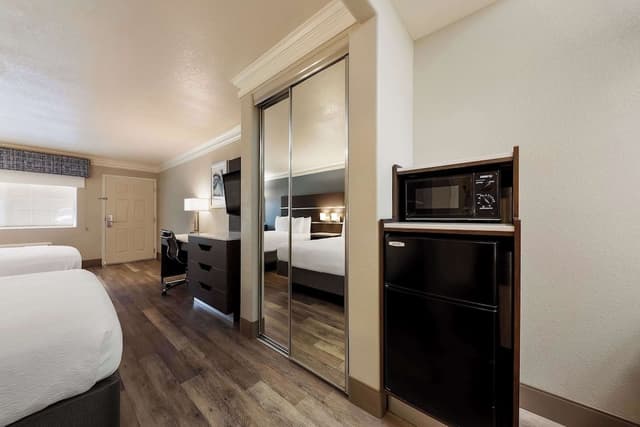 Standard Room, 2 Queen Beds, Non Smoking, Microwave