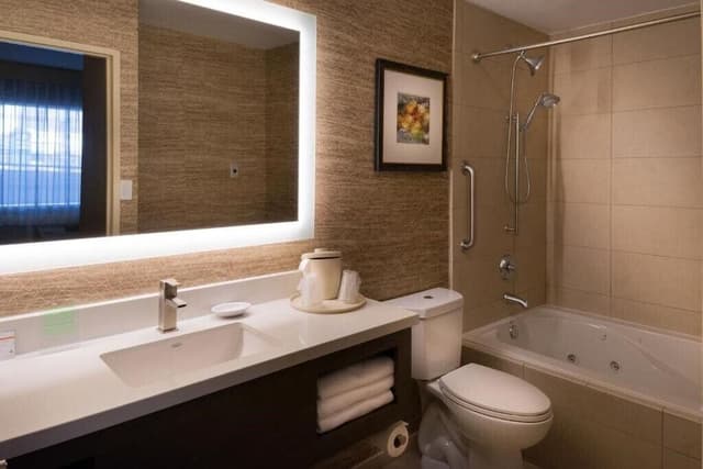 Suite, 1 King Bed, Jetted Tub