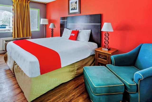 Room, 1 King Bed, Smoking