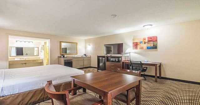 Standard Room, 1 King Bed, Non Smoking, Refrigerator & Microwave