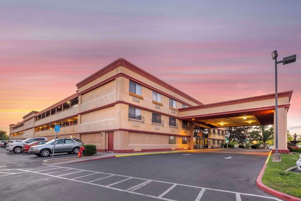 BEST WESTERN PLUS ORCHID HOTEL & SUITES3