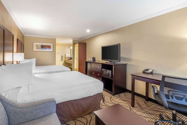 Standard Studio, 2 Queen Beds, Non Smoking, Refrigerator & Microwave