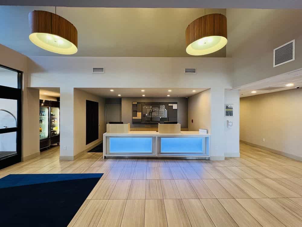 HOLIDAY INN EXPRESS & SUITES S