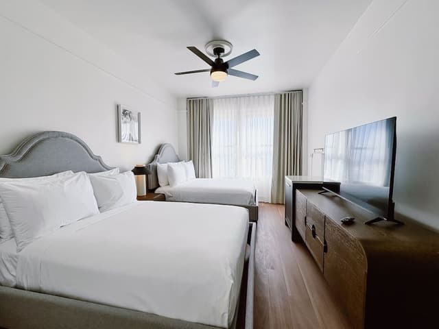 2 Double Beds