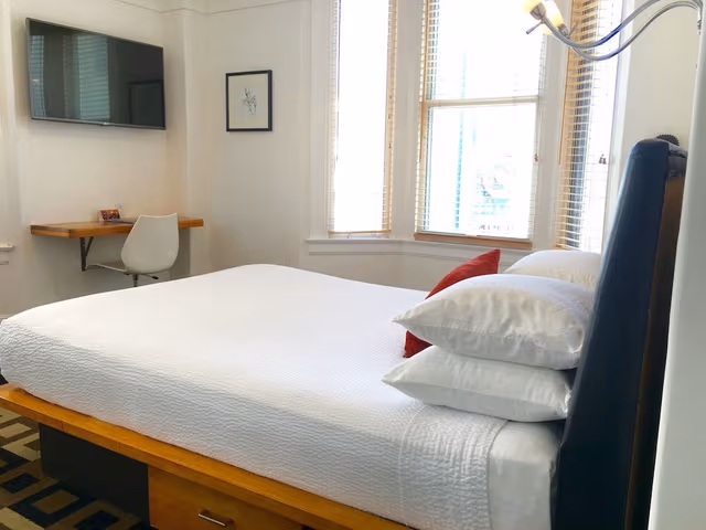 Deluxe Room, 1 Queen Bed