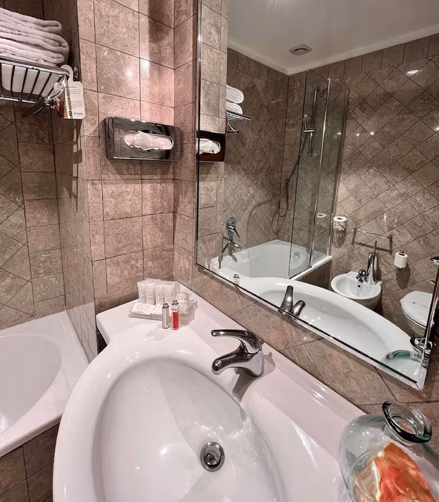 Comfort Room, 1 Queen Bed