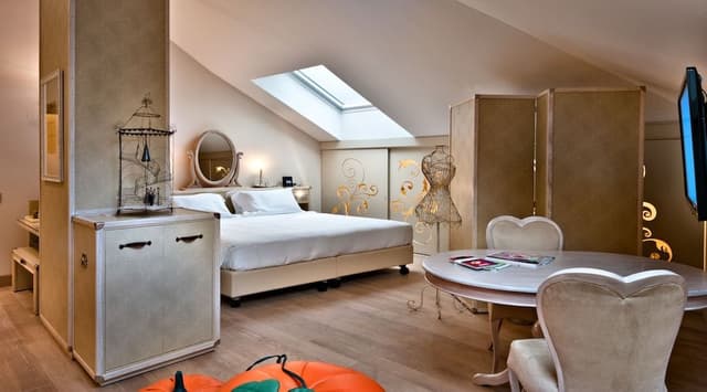 Suite, 1 Queen Bed