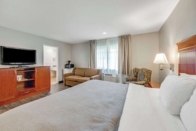 Suite, 1 King Bed, Non Smoking